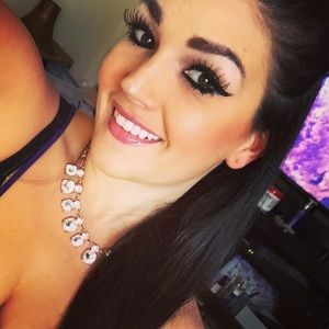 Meet your Posher, Veronica